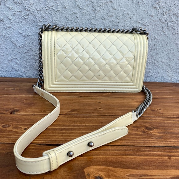 ⭐️⭐️GORGEOUS⭐️⭐️ CHANEL Reverso Boy Flap Bag patent leather Crossbody Bag - Picture 3 of 17